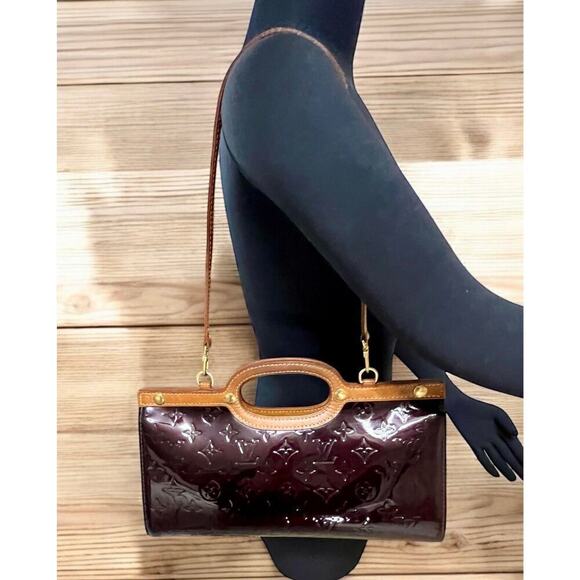 Louis Vuitton SR0029 Vernis Roxbury Drive Shoulder Bag - Picture 8 of 16